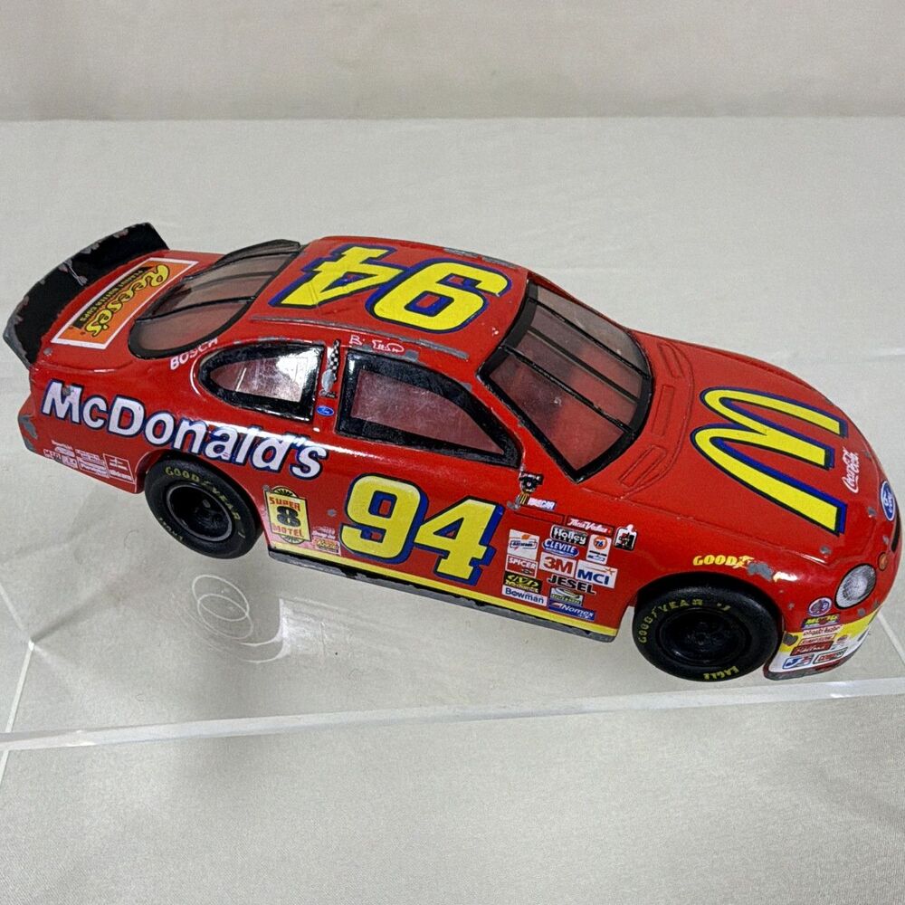 1997 Hot Wheels Bill Elliott #94 McDonald's Reese's Ford NASCAR 1:64 Diecast